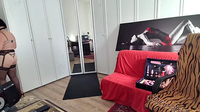 Chanel Noire online show from 11/17/25, 02:32