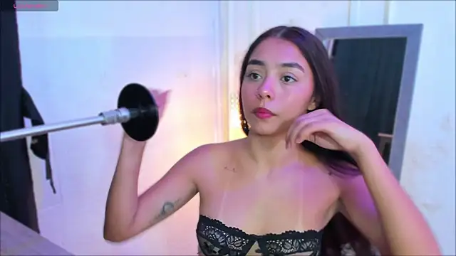 Snapshot of lanna_brunette chatting on 06/12/26, 12:58 lanna brunette online show from 06/12/26, 12:58