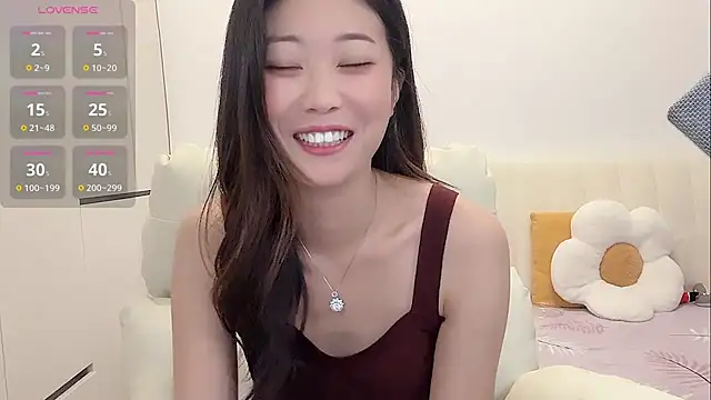 Snapshot of yunyun121 chatting on 11/10/25, 12:43 yunyun121 online show from 11/10/25, 12:43