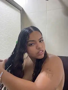 Snapshot of Anitta_bell chatting on 04/27/26, 03:04 Anitta bell online show from 04/27/26, 03:04