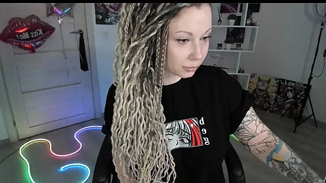 Snapshot of HoneySallyMoore chatting on 04/03/26, 08:15 HoneySallyMoore online show from 04/03/26, 08:15