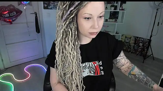 Snapshot of HoneySallyMoore chatting on 04/05/26, 08:04 HoneySallyMoore online show from 04/05/26, 08:04