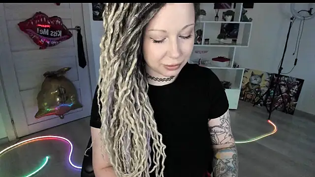 HoneySallyMoore online show from 05/17/26, 03:17