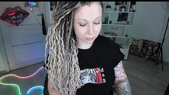 Snapshot of HoneySallyMoore chatting on 03/29/26, 06:53 HoneySallyMoore online show from 03/29/26, 06:53