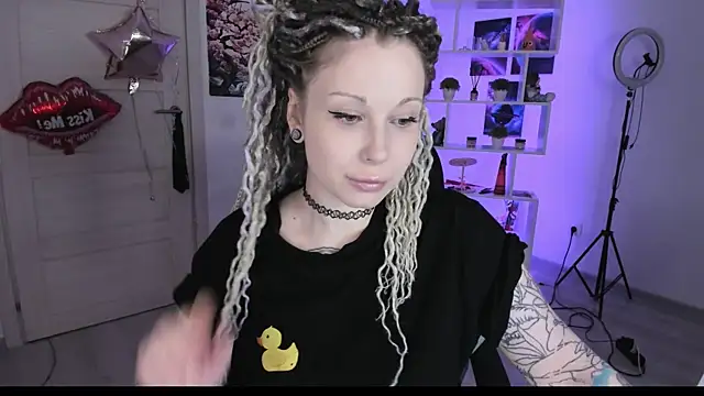 Snapshot of HoneySallyMoore chatting on 09/25/25, 04:02 HoneySallyMoore online show from 09/25/25, 04:02