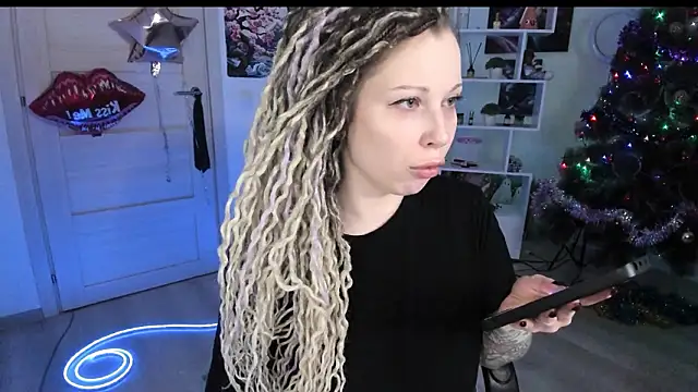 Snapshot of HoneySallyMoore chatting on 01/16/26, 03:27 HoneySallyMoore online show from 01/16/26, 03:27