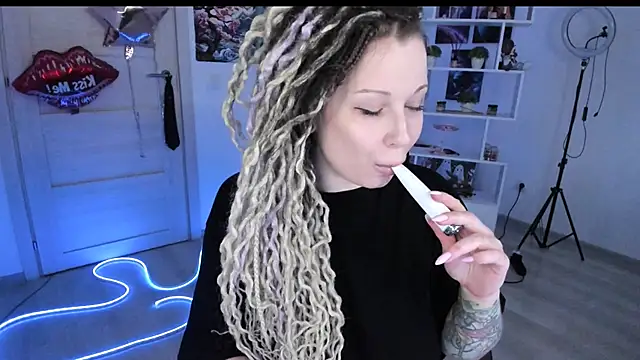 Snapshot of HoneySallyMoore chatting on 02/05/26, 11:17 HoneySallyMoore online show from 02/05/26, 11:17