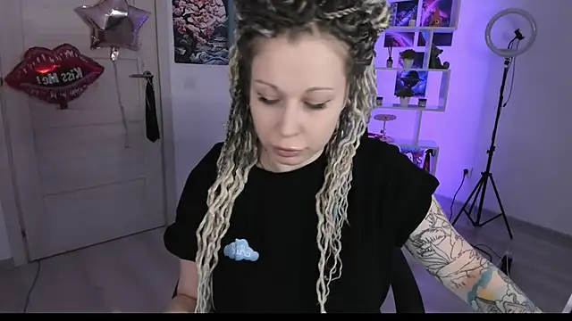 Snapshot of HoneySallyMoore chatting on 10/10/25, 06:20 HoneySallyMoore online show from 10/10/25, 06:20