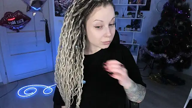 Snapshot of HoneySallyMoore chatting on 01/10/26, 05:30 HoneySallyMoore online show from 01/10/26, 05:30