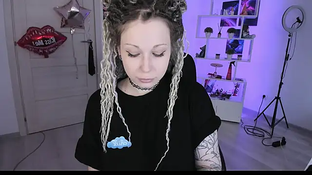 Snapshot of HoneySallyMoore chatting on 09/14/25, 12:27 HoneySallyMoore online show from 09/14/25, 12:27