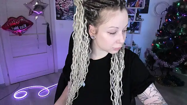 Snapshot of HoneySallyMoore chatting on 01/08/26, 03:01 HoneySallyMoore online show from 01/08/26, 03:01