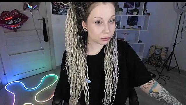 Snapshot of HoneySallyMoore chatting on 03/12/26, 03:38 HoneySallyMoore online show from 03/12/26, 03:38