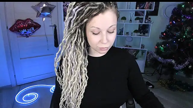 Snapshot of HoneySallyMoore chatting on 01/16/26, 01:42 HoneySallyMoore online show from 01/16/26, 01:42