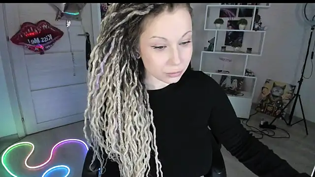 Snapshot of HoneySallyMoore chatting on 02/26/26, 06:41 HoneySallyMoore online show from 02/26/26, 06:41