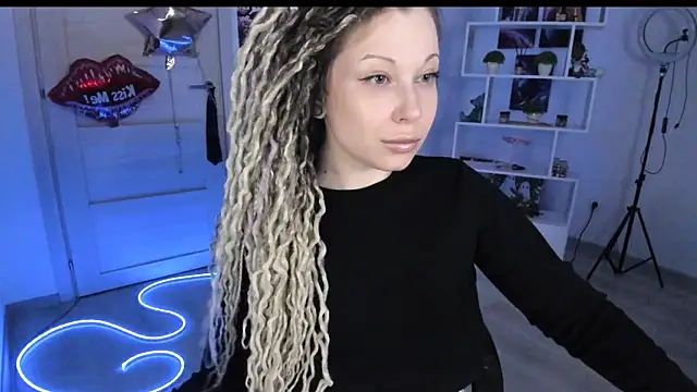 Snapshot of HoneySallyMoore chatting on 02/07/26, 04:48 HoneySallyMoore online show from 02/07/26, 04:48