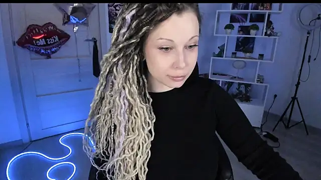 Snapshot of HoneySallyMoore chatting on 02/13/26, 02:17 HoneySallyMoore online show from 02/13/26, 02:17