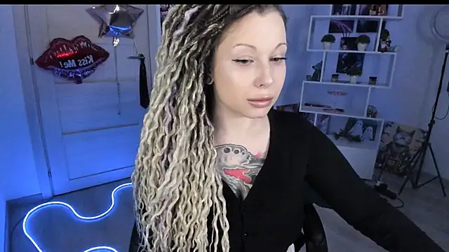 Snapshot of HoneySallyMoore chatting on 02/18/26, 02:57 HoneySallyMoore online show from 02/18/26, 02:57