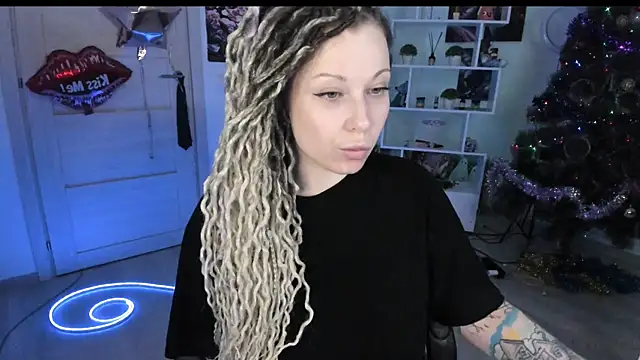 Snapshot of HoneySallyMoore chatting on 01/11/26, 03:08 HoneySallyMoore online show from 01/11/26, 03:08