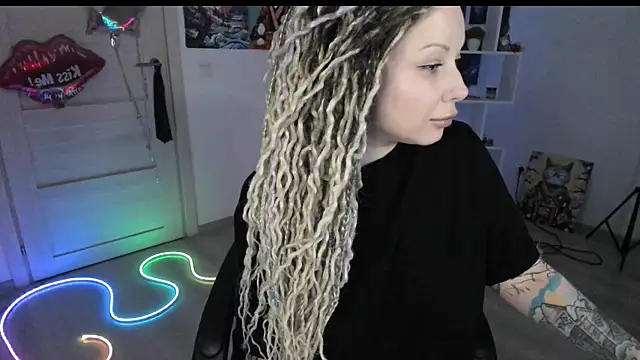 Snapshot of HoneySallyMoore chatting on 03/20/26, 04:30 HoneySallyMoore online show from 03/20/26, 04:30