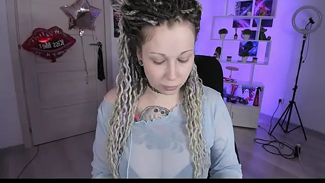 Snapshot of HoneySallyMoore chatting on 10/09/25, 05:46 HoneySallyMoore online show from 10/09/25, 05:46