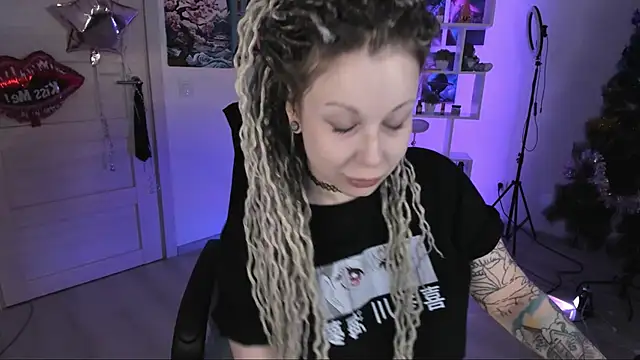 Snapshot of HoneySallyMoore chatting on 12/03/25, 12:44 HoneySallyMoore online show from 12/03/25, 12:44