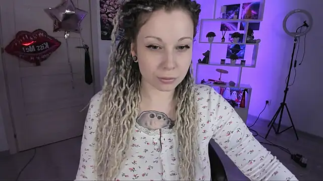 Snapshot of HoneySallyMoore chatting on 11/03/25, 03:34 HoneySallyMoore online show from 11/03/25, 03:34