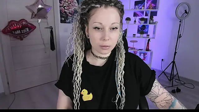 Snapshot of HoneySallyMoore chatting on 10/02/25, 03:26 HoneySallyMoore online show from 10/02/25, 03:26