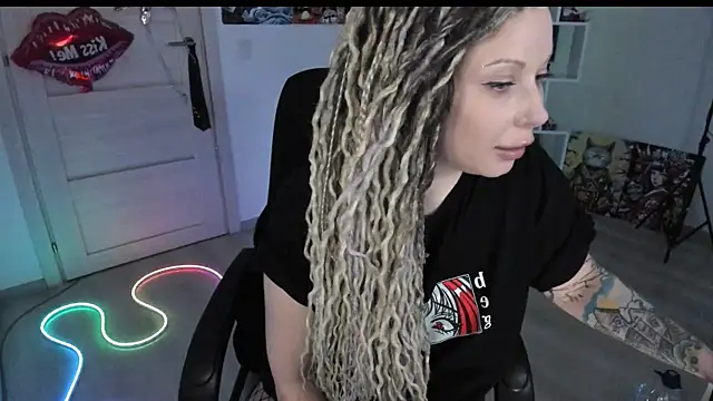 Snapshot of HoneySallyMoore chatting on 04/06/26, 04:46 HoneySallyMoore online show from 04/06/26, 04:46