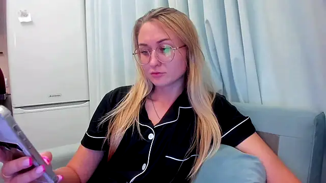 Snapshot of your_Goddess_Eva chatting on 09/25/25, 07:20 your Goddess Eva online show from 09/25/25, 07:20