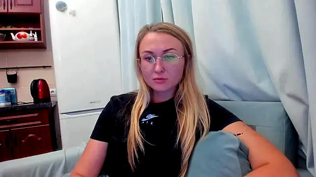 Snapshot of your_Goddess_Eva chatting on 09/12/25, 06:40 your Goddess Eva online show from 09/12/25, 06:40