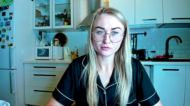 Snapshot of your_Goddess_Eva chatting on 11/18/25, 08:45 your Goddess Eva online show from 11/18/25, 08:45