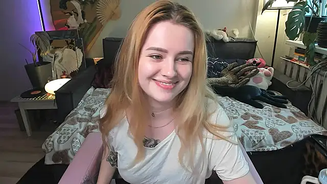 Snapshot of Alexa_Pirs chatting on 04/25/26, 02:14 Alexa Pirs online show from 04/25/26, 02:14