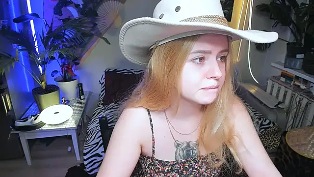 Snapshot of Alexa_Pirs chatting on 12/02/25, 02:41 Alexa Pirs online show from 12/02/25, 02:41