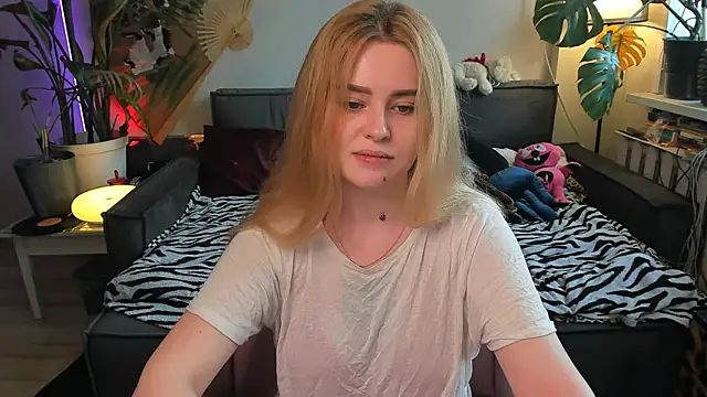 Alexa Pirs online show from 04/12/26, 01:58