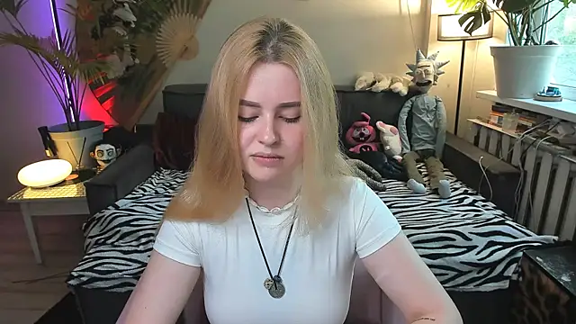 Alexa Pirs online show from 06/18/26, 11:04