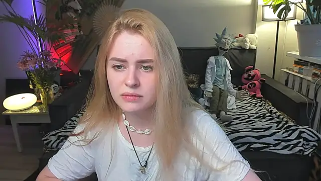 Alexa Pirs online show from 07/18/26, 04:59