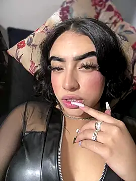 Snapshot of Scarlett-LS chatting on 12/18/25, 03:00 Scarlett-LS online show from 12/18/25, 03:00