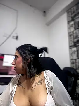 Snapshot of Scarlett-LS chatting on 11/05/25, 02:03 Scarlett-LS online show from 11/05/25, 02:03