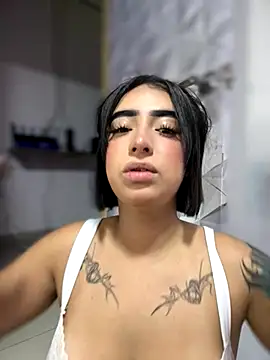 Snapshot of Scarlett-LS chatting on 11/20/25, 02:45 Scarlett-LS online show from 11/20/25, 02:45