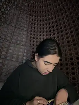 Snapshot of Scarlett-LS chatting on 10/24/25, 04:11 Scarlett-LS online show from 10/24/25, 04:11