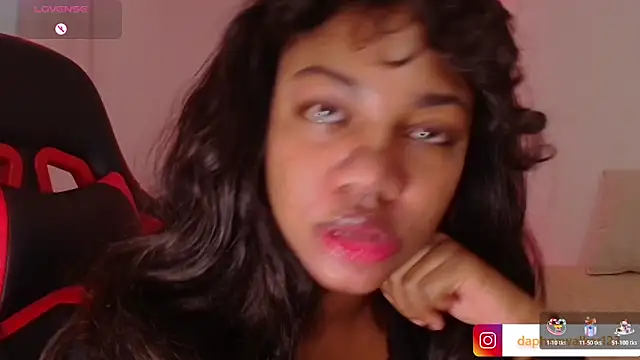 Snapshot of Daphnewalker__ chatting on 02/11/26, 01:44 Daphnewalker online show from 02/11/26, 01:44