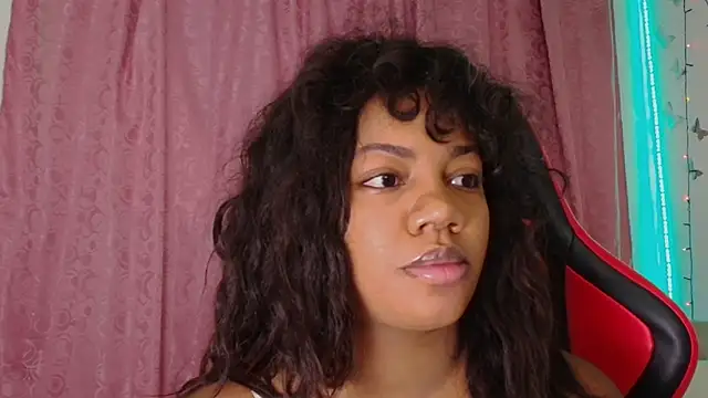 Snapshot of Daphnewalker__ chatting on 12/16/25, 11:58 Daphnewalker online show from 12/16/25, 11:58