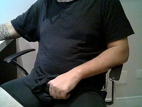 Snapshot of henri69 chatting on 06/05/26, 03:55 henri69 online show from 06/05/26, 03:55