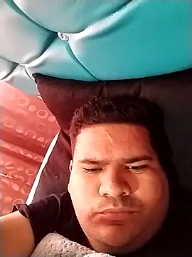 Snapshot of oscarshow24 chatting on 03/03/25, 05:20 oscarshow24 online show from 03/03/25, 05:20