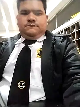 Snapshot of oscarshow24 chatting on 03/10/25, 05:00 oscarshow24 online show from 03/10/25, 05:00