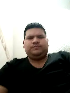 Snapshot of oscarshow24 chatting on 12/14/25, 10:04 oscarshow24 online show from 12/14/25, 10:04