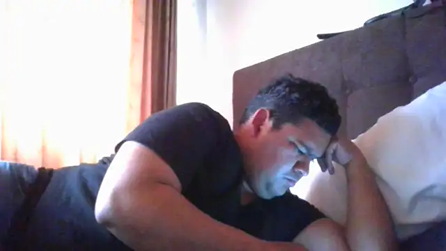 Snapshot of oscarshow24 chatting on 10/01/25, 07:29 oscarshow24 online show from 10/01/25, 07:29