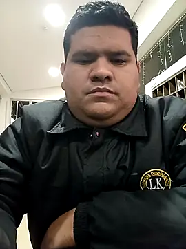 Snapshot of oscarshow24 chatting on 12/19/25, 04:05 oscarshow24 online show from 12/19/25, 04:05