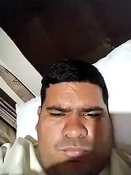 Snapshot of oscarshow24 chatting on 09/20/25, 12:04 oscarshow24 online show from 09/20/25, 12:04