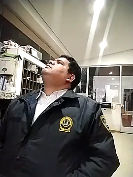 Snapshot of oscarshow24 chatting on 10/08/25, 06:59 oscarshow24 online show from 10/08/25, 06:59